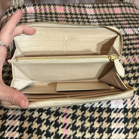 BURBERRY zip wallet - classic cream and Burberry check - Picture 8 of 12
